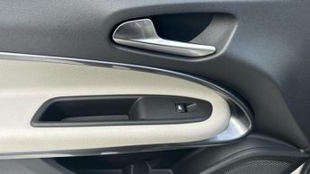 Fiat 600 1.2 MHEV La Prima SUV 5dr Petrol Hybrid e-DCT Euro 6 (s/s) (100 