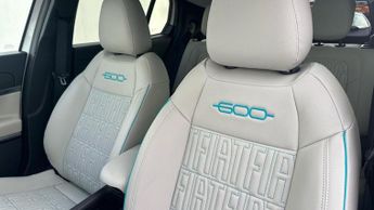 Fiat 600 1.2 MHEV La Prima SUV 5dr Petrol Hybrid e-DCT Euro 6 (s/s) (100 