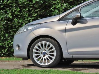 Ford Fiesta 1.4 Titanium Hatchback 3dr Petrol Automatic (154 g/km, 94 bhp)