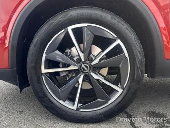 Nissan Qashqai 1.3 DIG-T MHEV Tekna SUV 5dr Petrol Hybrid XTRON Euro 6 (s/s) (1