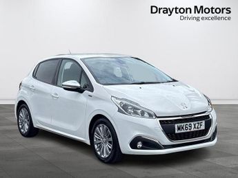 Peugeot 208 1.2 PureTech Signature Hatchback 5dr Petrol Manual Euro 6 (s/s) 