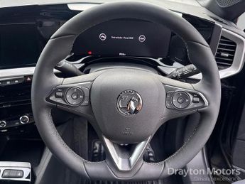 Vauxhall Mokka Electric 54kWh Ultimate SUV 5dr Electric Auto (Long Range) (156 ps)