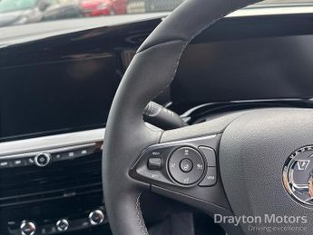 Vauxhall Mokka Electric 54kWh Ultimate SUV 5dr Electric Auto (Long Range) (156 ps)