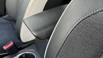 Renault Captur 1.6 E-TECH 9.8kWh techno SUV 5dr Petrol Plug-in Hybrid Auto Euro