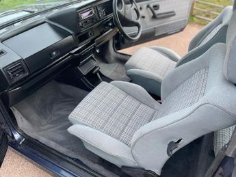 VOLKSWAGEN GOLF CLIP CABRL