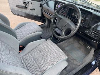 VOLKSWAGEN GOLF CLIP CABRL