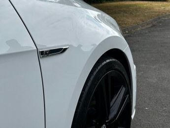 VOLKSWAGEN GOLF 2.0 TSI BlueMotion Tech R