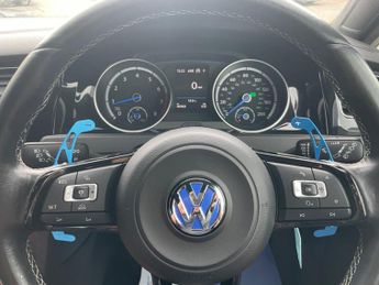 VOLKSWAGEN GOLF 2.0 TSI BlueMotion Tech R