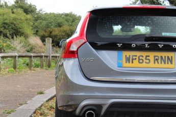 VOLVO V60 2.4 R-Design Lux Nav D6 Twin Engine