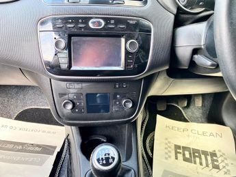 FIAT PUNTO 1.4 Punto 1.4 8v 77hp Easy+ 5 Door Hatchback