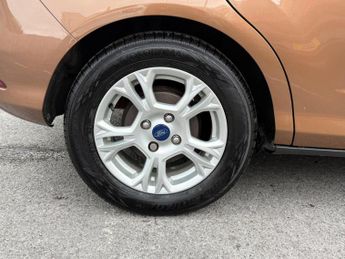 FORD B-MAX 1.4 Zetec Euro 5 5dr