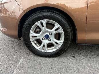 FORD B-MAX 1.4 Zetec Euro 5 5dr