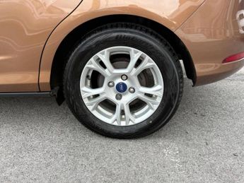 FORD B-MAX 1.4 Zetec Euro 5 5dr