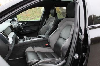 VOLVO XC60 2.0 R-Design Pro B4 (D) AWD (197hp) Auto
