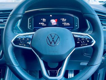 VOLKSWAGEN TIGUAN 1.5 TSI R-Line
