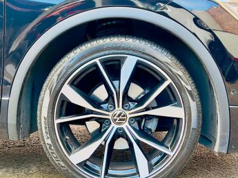 VOLKSWAGEN TIGUAN 1.5 TSI R-Line
