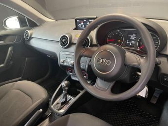 AUDI A1 1.0 TFSI SE