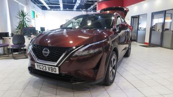 Nissan Qashqai 1.3 DiG-T MHEV N-Connecta [Glass Roof] Euro 6 (s/s) 5dr (140ps)5