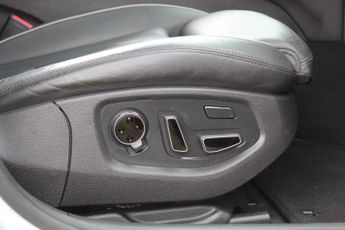 HYUNDAI GENESIS 3.8 GDi V6