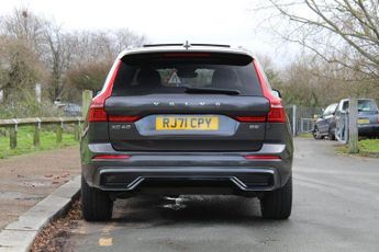 VOLVO XC60 2.0 B5 MHEV R-Design AWD