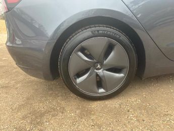 TESLA MODEL 3 (Dual Motor) Long Range