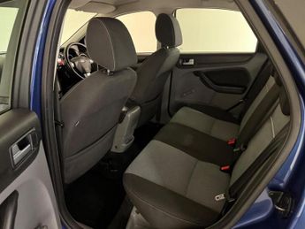 FORD FOCUS 1.6 Zetec 5dr