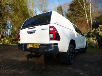 TOYOTA HILUX 2.4 D-4D Invincible Auto 4WD Euro 6 (s/s) 4dr