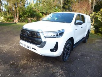 TOYOTA HILUX 2.4 D-4D Invincible Auto 4WD Euro 6 (s/s) 4dr