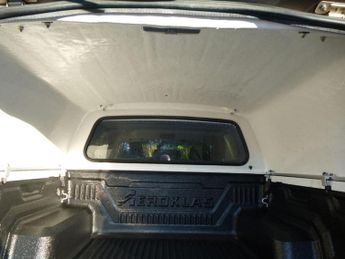 TOYOTA HILUX 2.4 D-4D Invincible Auto 4WD Euro 6 (s/s) 4dr