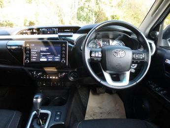 TOYOTA HILUX 2.4 D-4D Invincible Auto 4WD Euro 6 (s/s) 4dr