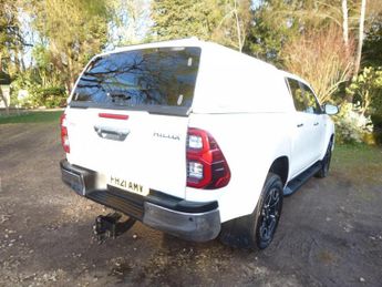 TOYOTA HILUX 2.4 D-4D Invincible Auto 4WD Euro 6 (s/s) 4dr