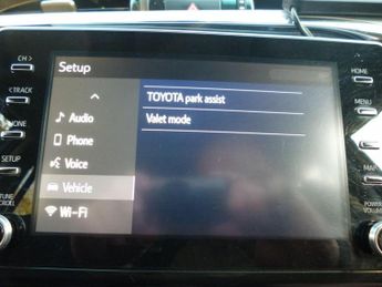TOYOTA HILUX 2.4 D-4D Invincible Auto 4WD Euro 6 (s/s) 4dr