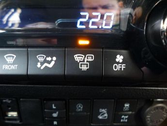 TOYOTA HILUX 2.4 D-4D Invincible Auto 4WD Euro 6 (s/s) 4dr