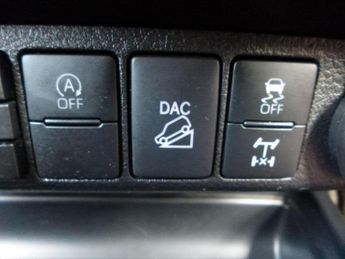 TOYOTA HILUX 2.4 D-4D Invincible Auto 4WD Euro 6 (s/s) 4dr