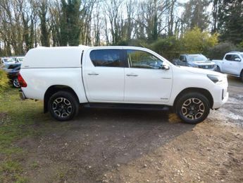 TOYOTA HILUX 2.4 D-4D Invincible Auto 4WD Euro 6 (s/s) 4dr
