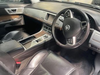 JAGUAR XF 2.2d Luxury Auto Euro 5 (s/s) 4dr