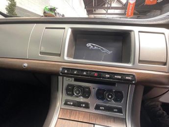 JAGUAR XF 2.2d Luxury Auto Euro 5 (s/s) 4dr