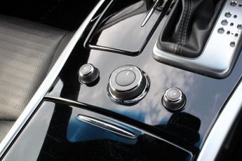 INFINITI Q70 3.5 h V6 GT Premium