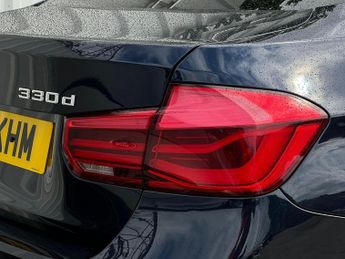 BMW 3 SERIES 3.0 330d Luxury Auto Euro 6 (s/s) 4dr