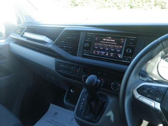 VOLKSWAGEN TRANSPORTER 2.0 TDI T32 Double Cab Startline DSG Auto with VW Towbar in Pure