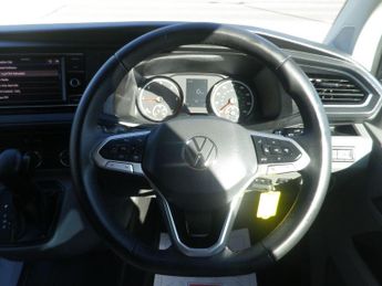 VOLKSWAGEN TRANSPORTER 2.0 TDI T32 Double Cab Startline DSG Auto with VW Towbar in Pure