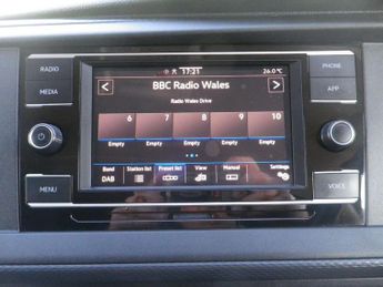 VOLKSWAGEN TRANSPORTER 2.0 TDI T32 Double Cab Startline DSG Auto with VW Towbar in Pure