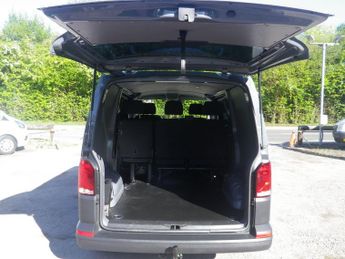 VOLKSWAGEN TRANSPORTER 2.0 TDI T32 Double Cab Startline DSG Auto with VW Towbar in Pure