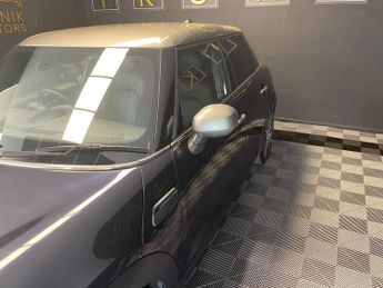 MINI HATCH 1.5 5-Door Hatch Cooper Exclusive
