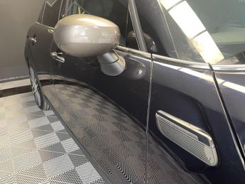 MINI HATCH 1.5 5-Door Hatch Cooper Exclusive