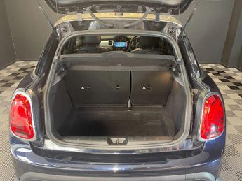 MINI HATCH 1.5 5-Door Hatch Cooper Exclusive