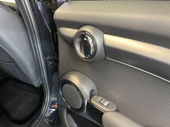 MINI HATCH 1.5 5-Door Hatch Cooper Exclusive