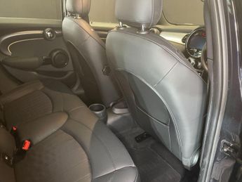 MINI HATCH 1.5 5-Door Hatch Cooper Exclusive