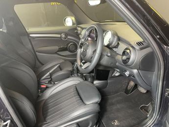 MINI HATCH 1.5 5-Door Hatch Cooper Exclusive