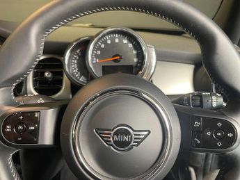 MINI HATCH 1.5 5-Door Hatch Cooper Exclusive
